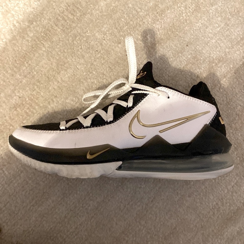 NIKE Lebron 17 Low White Metallic Gold
